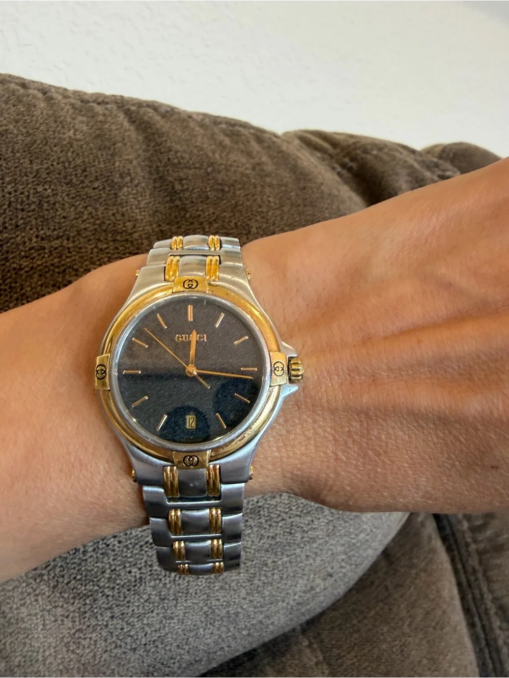 Vintage Gucci 9040M Men’s Two-Tone Swiss Quartz Watch 35mm Black Dial Date
